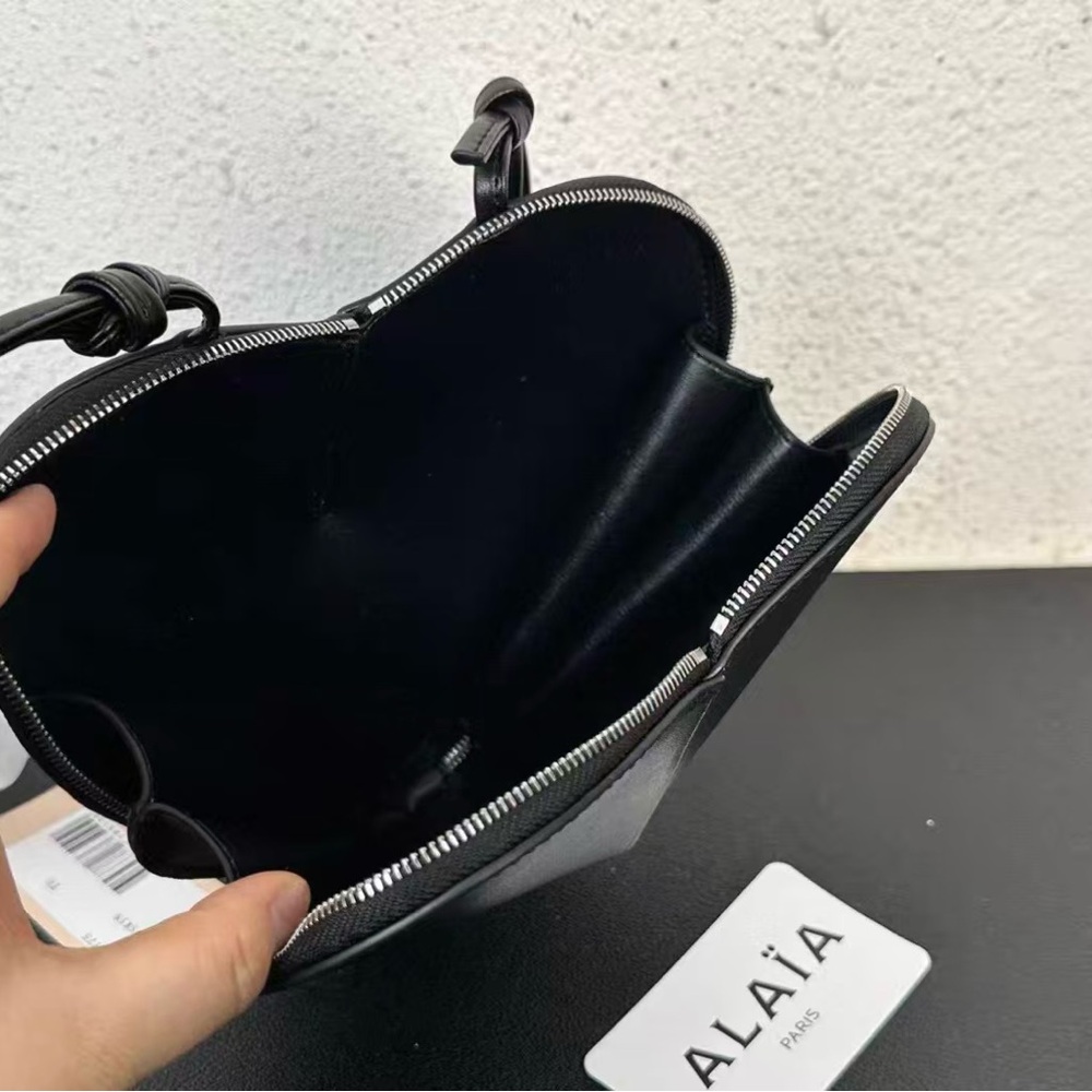 ALAIA black heart-shaped handbag - Picture 5 of 5